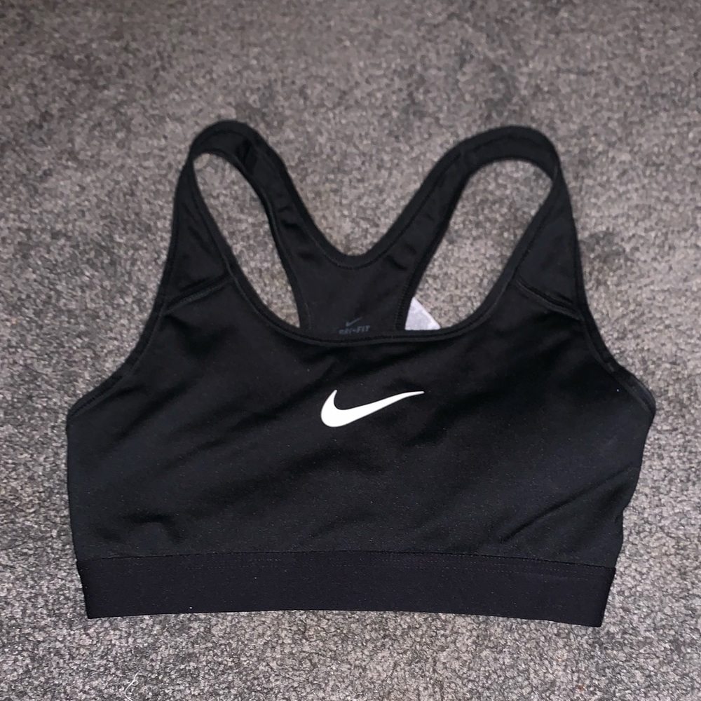 Black nike sports bra